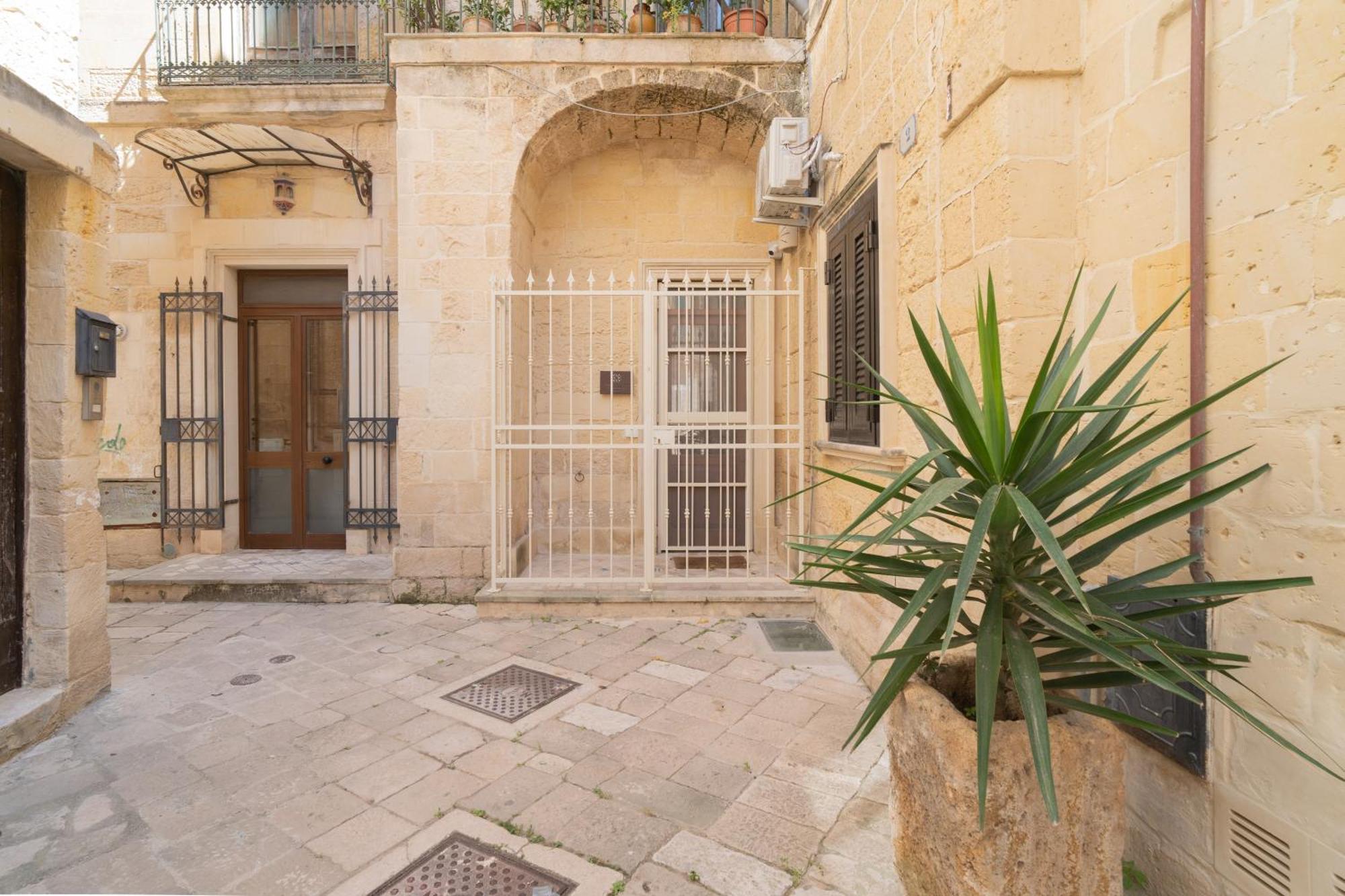 Dimora Barocca Apartment Irene Lecce Exteriér fotografie